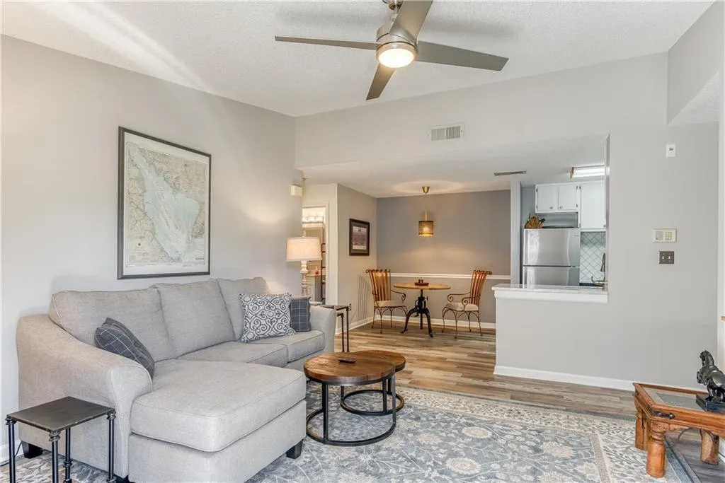 329 Granville Court, Atlanta, Georgia 30328, 1 Bedroom Bedrooms, ,1 BathroomBathrooms,Residential,Sold,329 Granville Court,6866246