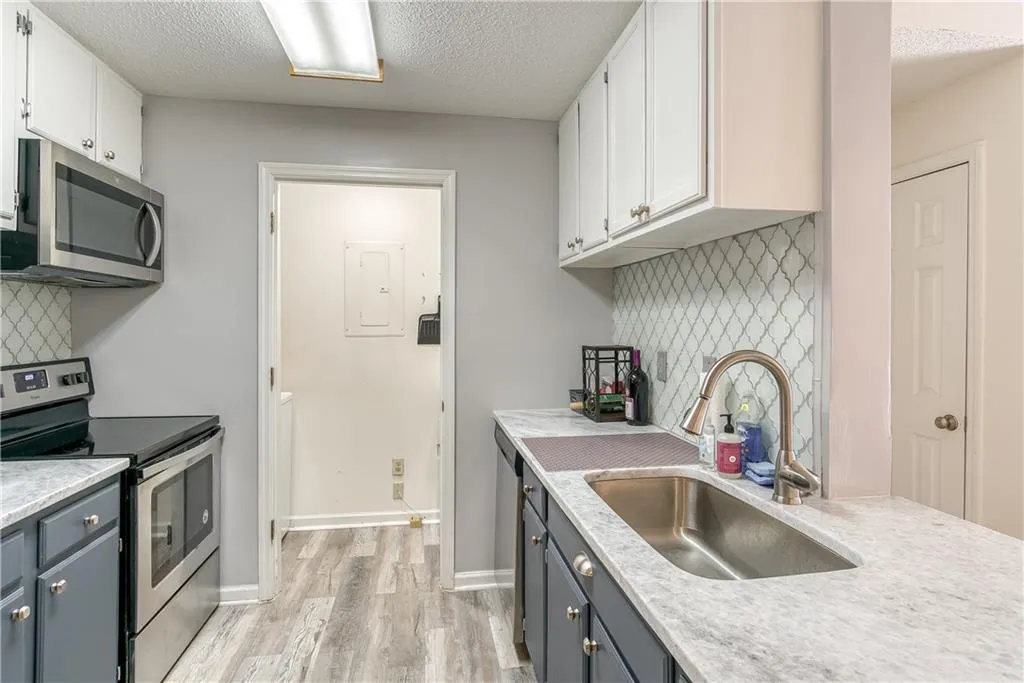 329 Granville Court, Atlanta, Georgia 30328, 1 Bedroom Bedrooms, ,1 BathroomBathrooms,Residential,Sold,329 Granville Court,6866246