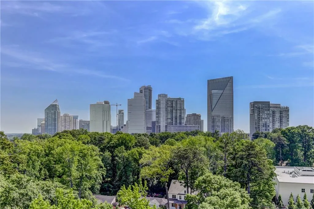 3235 Roswell Road Ne Unit 520, Atlanta, Georgia 30305, 2 Bedrooms Bedrooms, ,2 BathroomsBathrooms,Residential,Sold,3235 Roswell Road Ne Unit 520,6547130