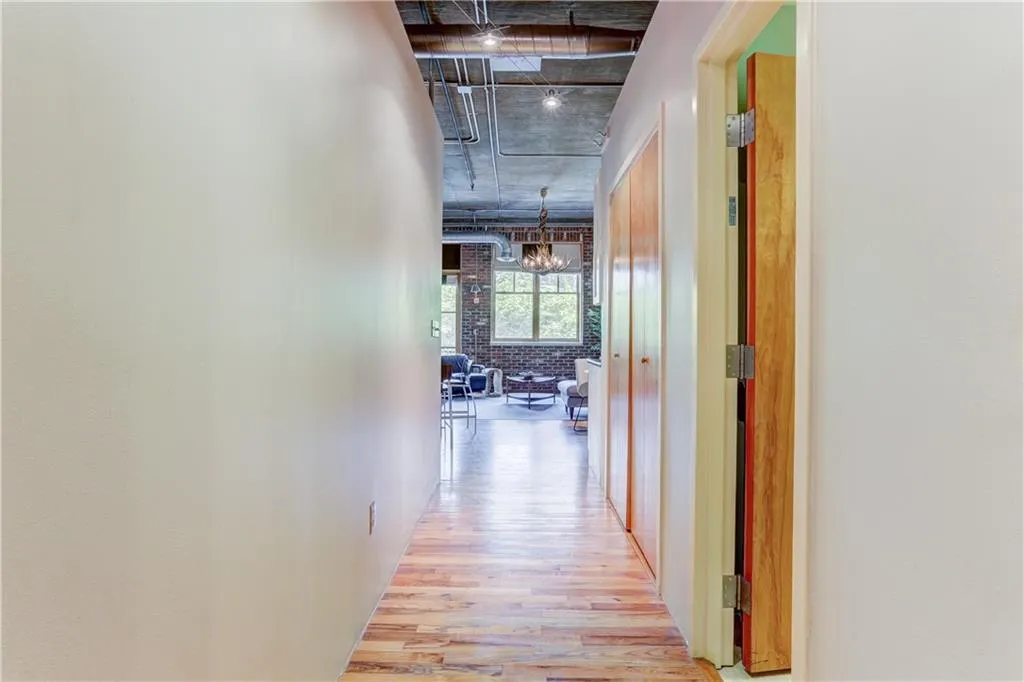 3235 Roswell Road Ne Unit 520, Atlanta, Georgia 30305, 2 Bedrooms Bedrooms, ,2 BathroomsBathrooms,Residential,Sold,3235 Roswell Road Ne Unit 520,6547130