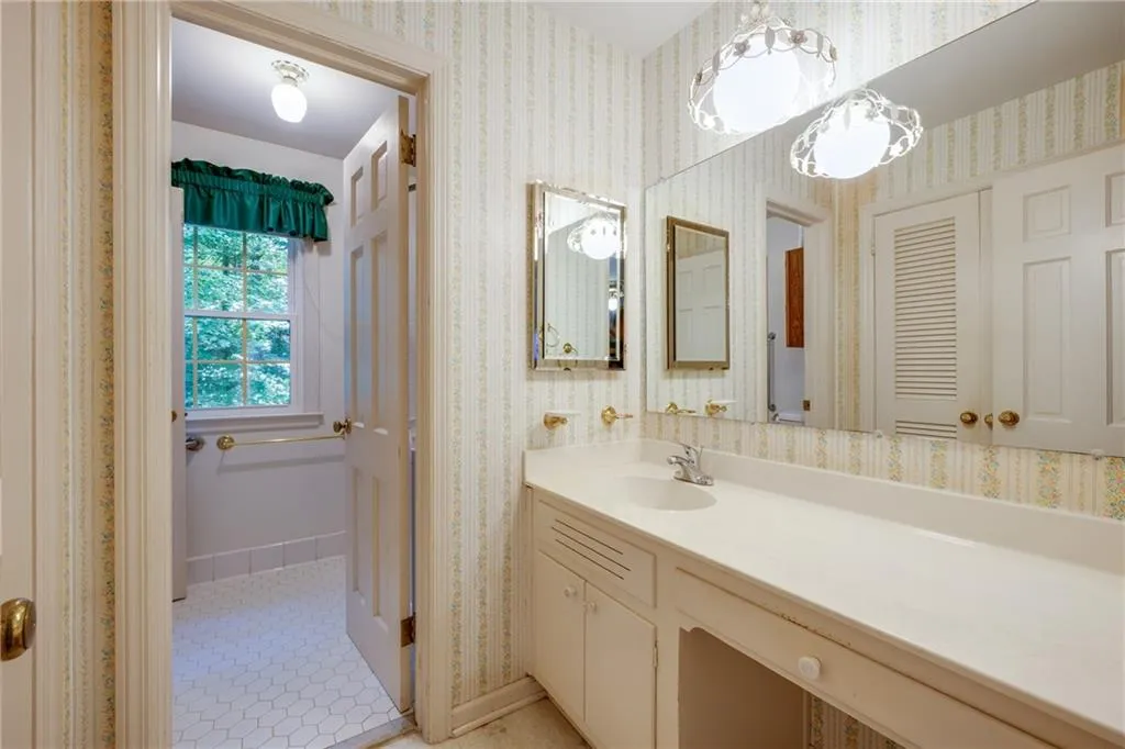 1190 Winding Creek Trail, Atlanta, Georgia 30328, 4 Bedrooms Bedrooms, ,2 BathroomsBathrooms,Residential,Sold,1190 Winding Creek Trail,6592200