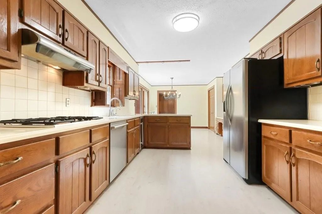 7110 Cherry Bluff Drive, Sandy Springs, Georgia 30350, 5 Bedrooms Bedrooms, ,4 BathroomsBathrooms,Residential,Sold,7110 Cherry Bluff Drive,6891074