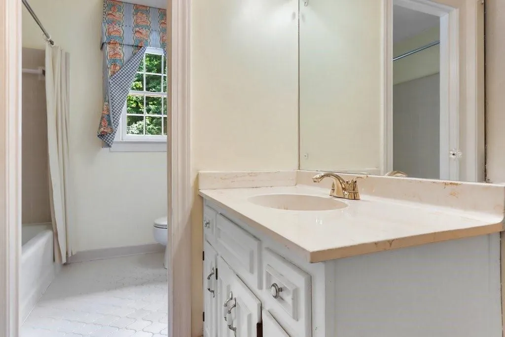 7110 Cherry Bluff Drive, Sandy Springs, Georgia 30350, 5 Bedrooms Bedrooms, ,4 BathroomsBathrooms,Residential,Sold,7110 Cherry Bluff Drive,6891074