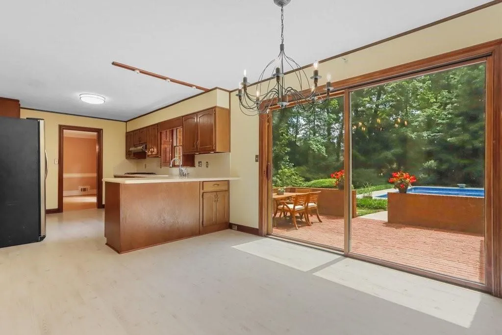 7110 Cherry Bluff Drive, Sandy Springs, Georgia 30350, 5 Bedrooms Bedrooms, ,4 BathroomsBathrooms,Residential,Sold,7110 Cherry Bluff Drive,6891074