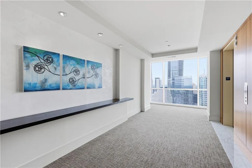 27th floor common area outside of elevator