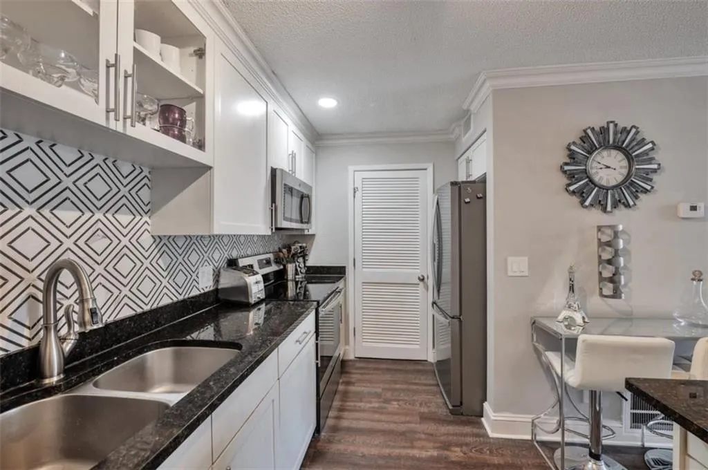 2657 Lenox Road Unit C30, Atlanta, Georgia 30324, 1 Bedroom Bedrooms, ,1 BathroomBathrooms,Residential,For Sale,2657 Lenox Road Unit C30,7530050
