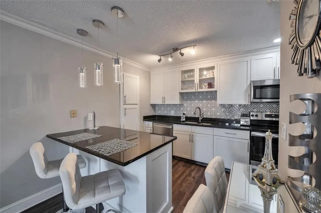 2657 Lenox Road Unit C30, Atlanta, Georgia 30324, 1 Bedroom Bedrooms, ,1 BathroomBathrooms,Residential,For Sale,2657 Lenox Road Unit C30,7530050