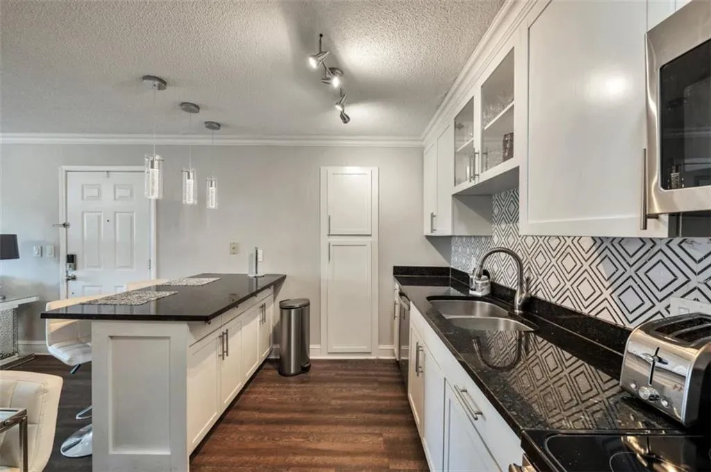 2657 Lenox Road Unit C30, Atlanta, Georgia 30324, 1 Bedroom Bedrooms, ,1 BathroomBathrooms,Residential,For Sale,2657 Lenox Road Unit C30,7530050