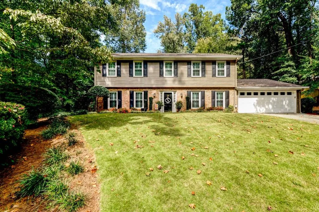 390 Forest Valley Court, Atlanta, Georgia 30342, 4 Bedrooms Bedrooms, ,2 BathroomsBathrooms,Residential,Sold,390 Forest Valley Court,5901102
