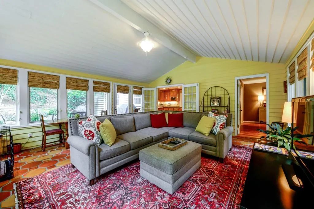 390 Forest Valley Court, Atlanta, Georgia 30342, 4 Bedrooms Bedrooms, ,2 BathroomsBathrooms,Residential,Sold,390 Forest Valley Court,5901102