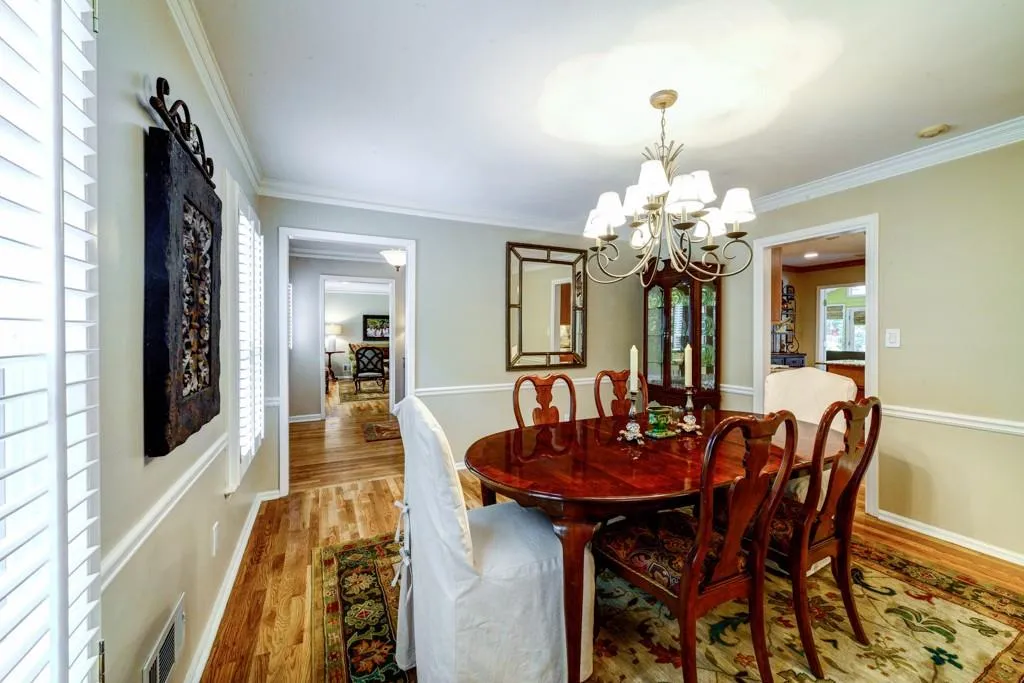 390 Forest Valley Court, Atlanta, Georgia 30342, 4 Bedrooms Bedrooms, ,2 BathroomsBathrooms,Residential,Sold,390 Forest Valley Court,5901102