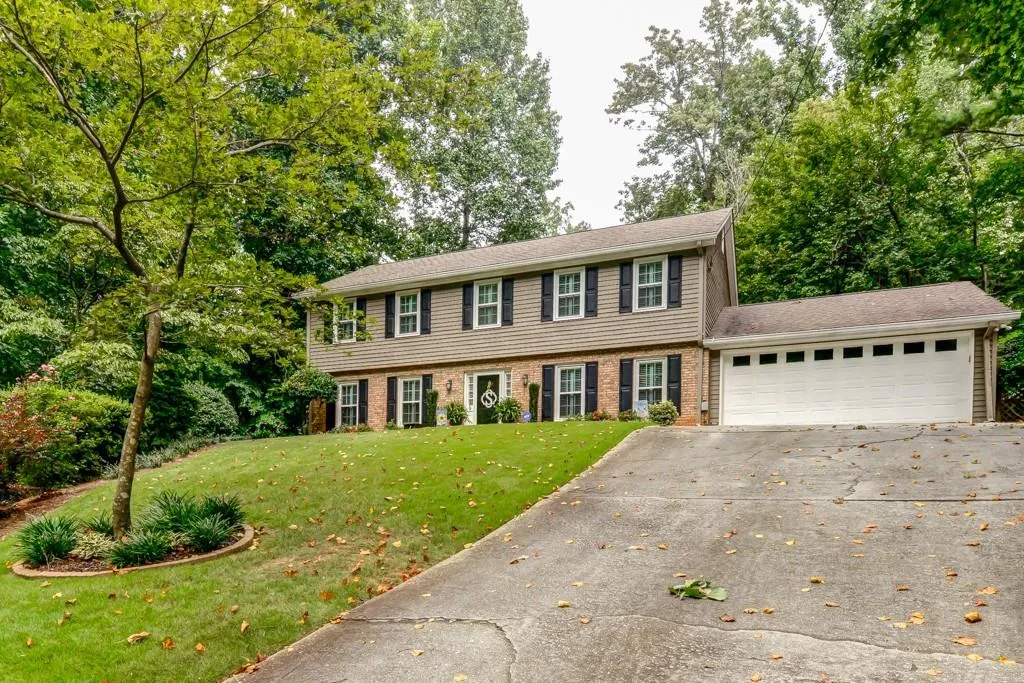 390 Forest Valley Court, Atlanta, Georgia 30342, 4 Bedrooms Bedrooms, ,2 BathroomsBathrooms,Residential,Sold,390 Forest Valley Court,5901102