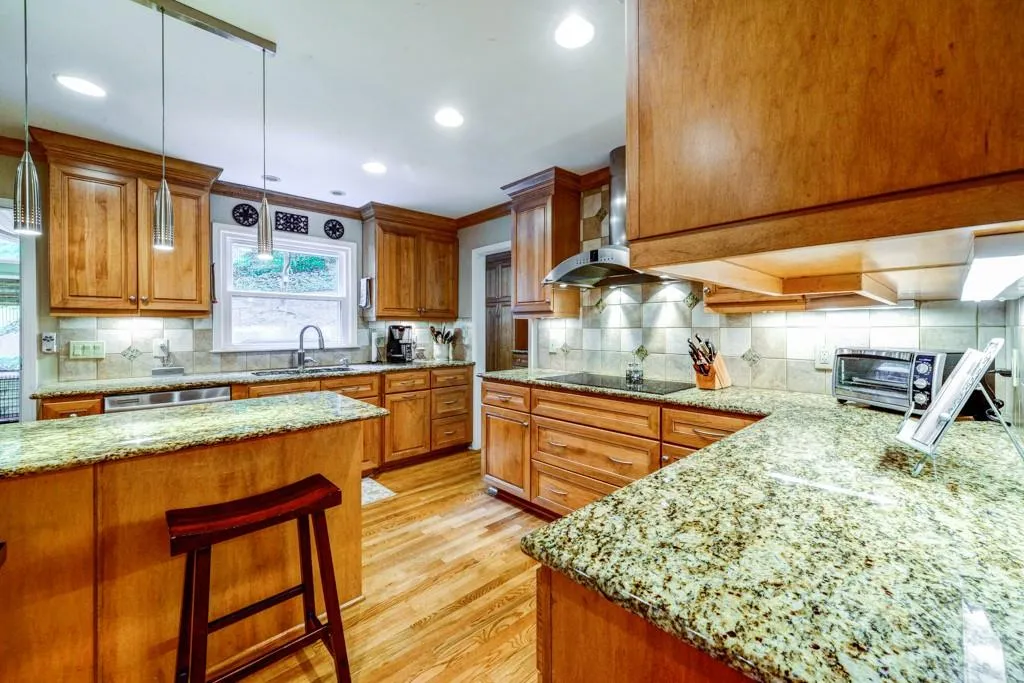 390 Forest Valley Court, Atlanta, Georgia 30342, 4 Bedrooms Bedrooms, ,2 BathroomsBathrooms,Residential,Sold,390 Forest Valley Court,5901102