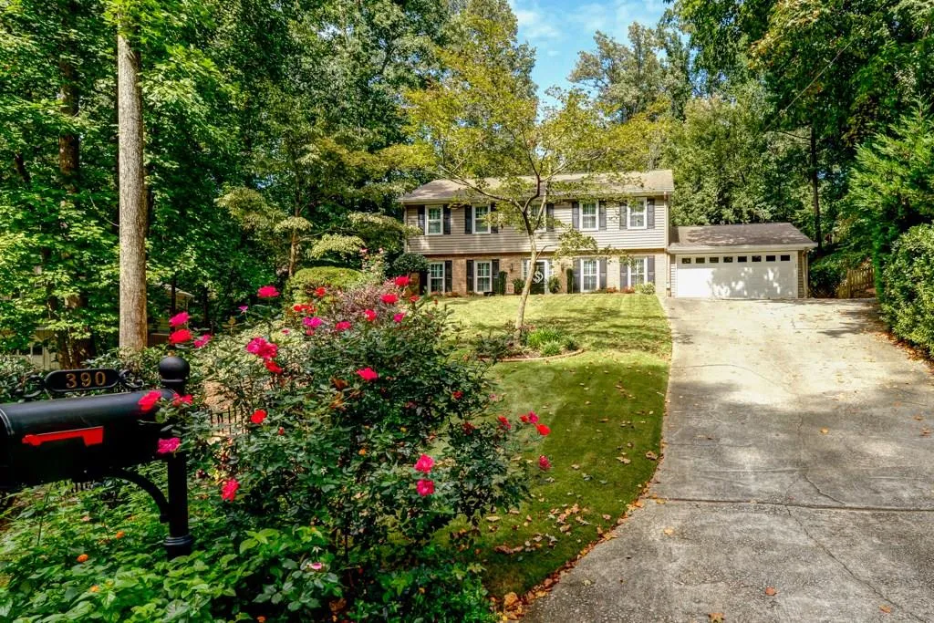390 Forest Valley Court, Atlanta, Georgia 30342, 4 Bedrooms Bedrooms, ,2 BathroomsBathrooms,Residential,Sold,390 Forest Valley Court,5901102