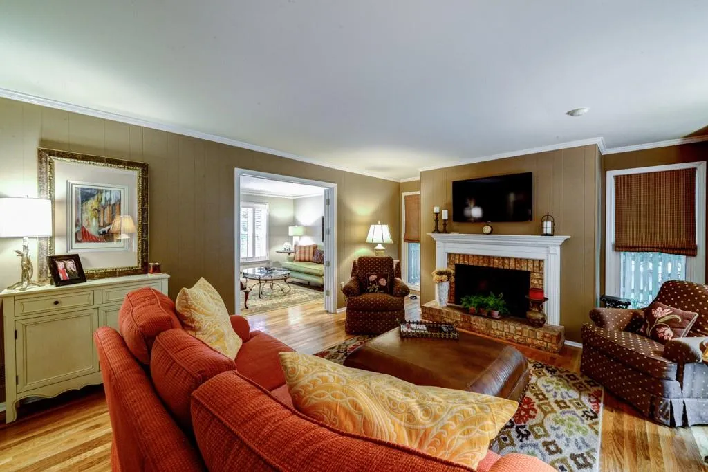 390 Forest Valley Court, Atlanta, Georgia 30342, 4 Bedrooms Bedrooms, ,2 BathroomsBathrooms,Residential,Sold,390 Forest Valley Court,5901102