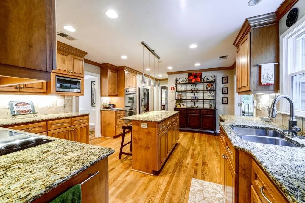 390 Forest Valley Court, Atlanta, Georgia 30342, 4 Bedrooms Bedrooms, ,2 BathroomsBathrooms,Residential,Sold,390 Forest Valley Court,5901102