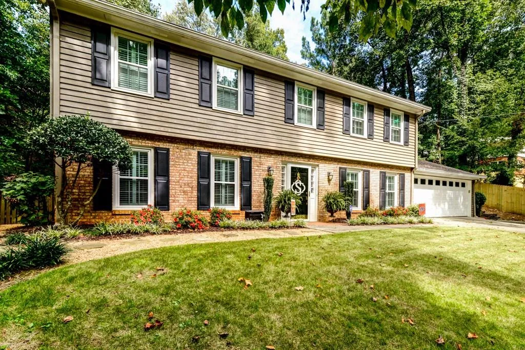390 Forest Valley Court, Atlanta, Georgia 30342, 4 Bedrooms Bedrooms, ,2 BathroomsBathrooms,Residential,Sold,390 Forest Valley Court,5901102