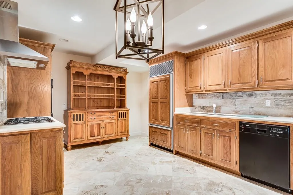 880 Powers Lake Drive, Sandy Springs, Georgia 30327, 6 Bedrooms Bedrooms, ,5 BathroomsBathrooms,Residential,Sold,880 Powers Lake Drive,5959611