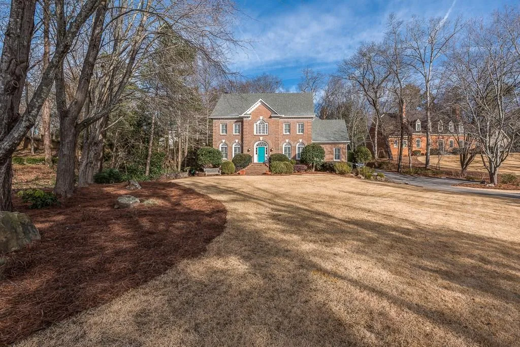 880 Powers Lake Drive, Sandy Springs, Georgia 30327, 6 Bedrooms Bedrooms, ,5 BathroomsBathrooms,Residential,Sold,880 Powers Lake Drive,5959611