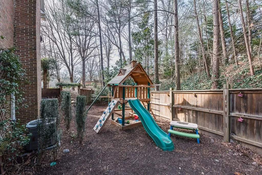 880 Powers Lake Drive, Sandy Springs, Georgia 30327, 6 Bedrooms Bedrooms, ,5 BathroomsBathrooms,Residential,Sold,880 Powers Lake Drive,5959611