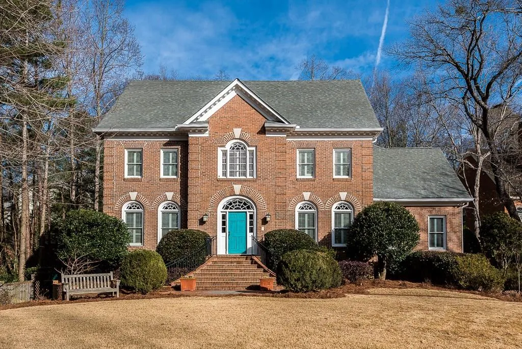 880 Powers Lake Drive, Sandy Springs, Georgia 30327, 6 Bedrooms Bedrooms, ,5 BathroomsBathrooms,Residential,Sold,880 Powers Lake Drive,5959611