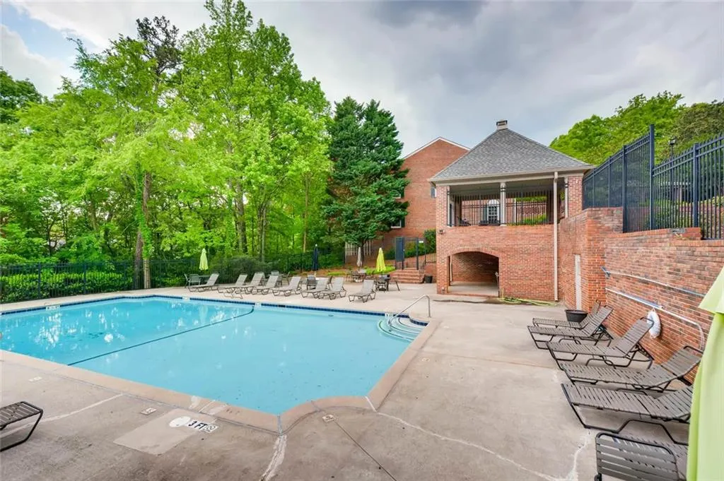 516 The North Chace, Sandy Springs, Georgia 30328, 3 Bedrooms Bedrooms, ,2 BathroomsBathrooms,Residential,Sold,516 The North Chace,5836833