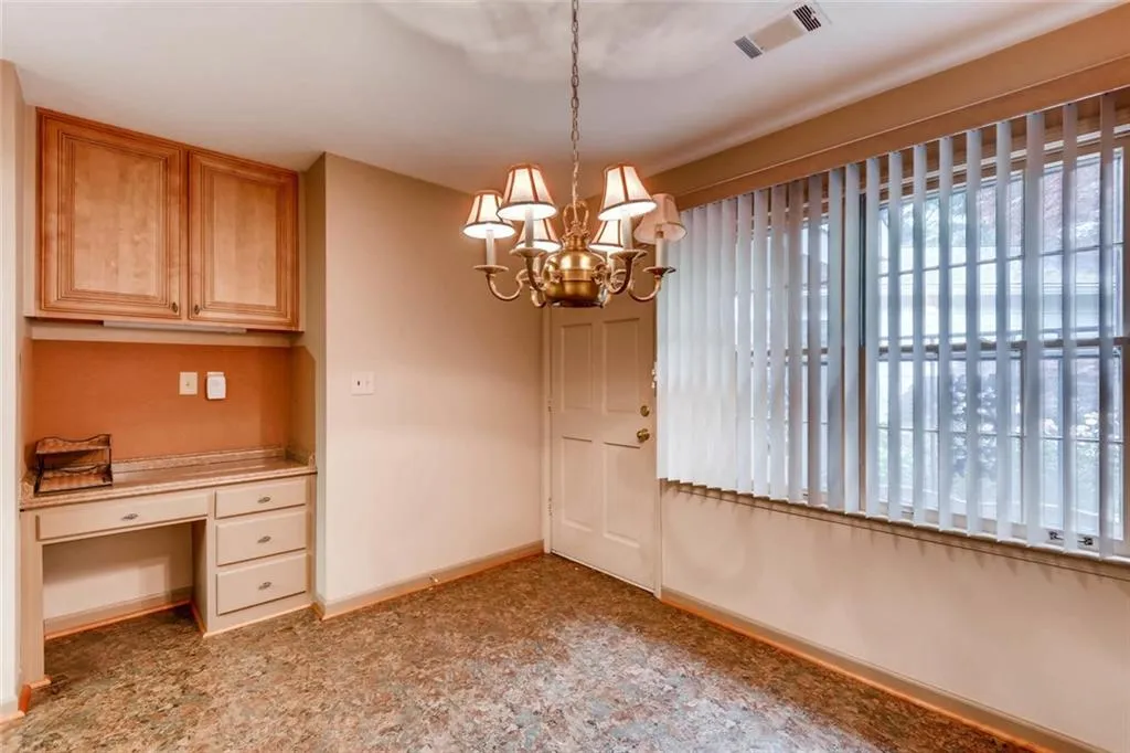 516 The North Chace, Sandy Springs, Georgia 30328, 3 Bedrooms Bedrooms, ,2 BathroomsBathrooms,Residential,Sold,516 The North Chace,5836833