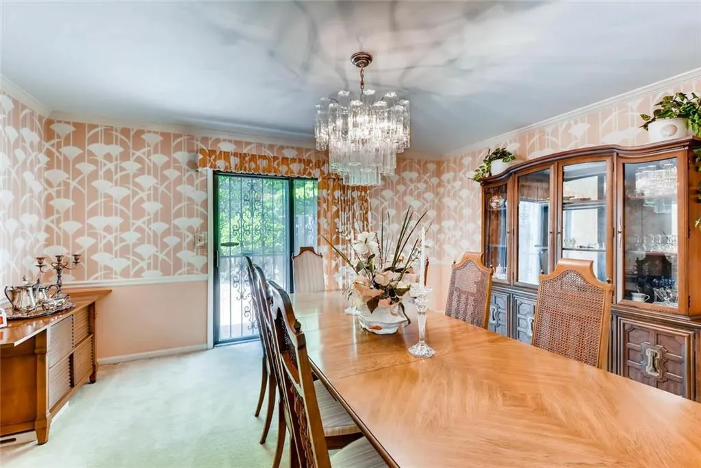 516 The North Chace, Sandy Springs, Georgia 30328, 3 Bedrooms Bedrooms, ,2 BathroomsBathrooms,Residential,Sold,516 The North Chace,5836833