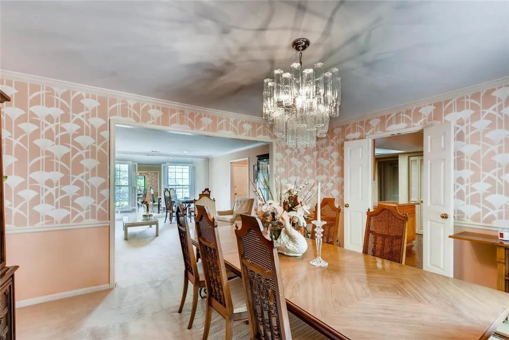 516 The North Chace, Sandy Springs, Georgia 30328, 3 Bedrooms Bedrooms, ,2 BathroomsBathrooms,Residential,Sold,516 The North Chace,5836833