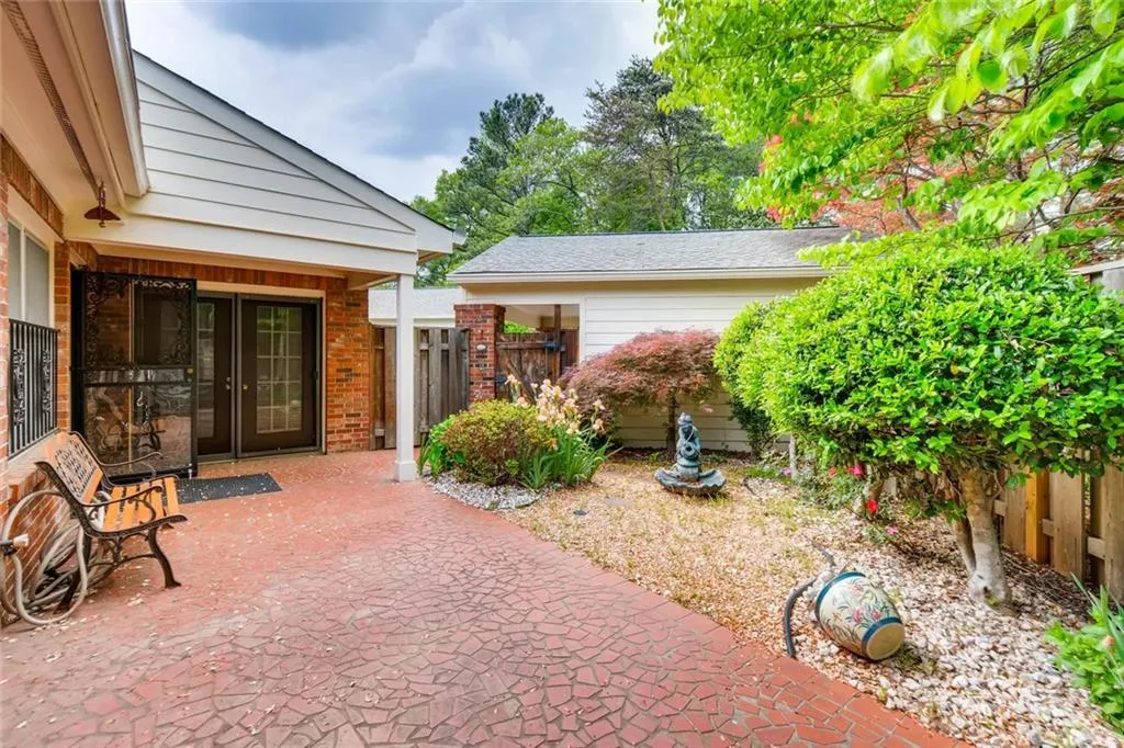 516 The North Chace, Sandy Springs, Georgia 30328, 3 Bedrooms Bedrooms, ,2 BathroomsBathrooms,Residential,Sold,516 The North Chace,5836833