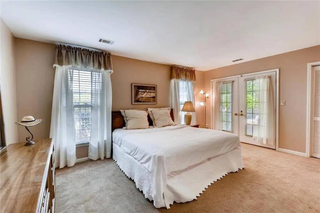 516 The North Chace, Sandy Springs, Georgia 30328, 3 Bedrooms Bedrooms, ,2 BathroomsBathrooms,Residential,Sold,516 The North Chace,5836833