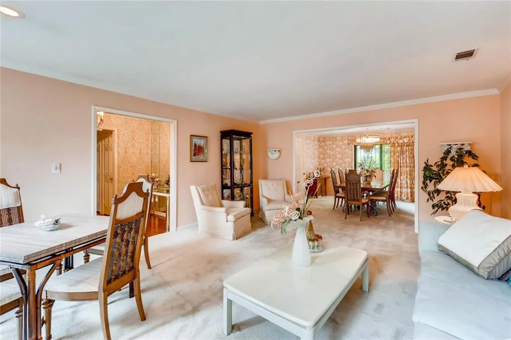 516 The North Chace, Sandy Springs, Georgia 30328, 3 Bedrooms Bedrooms, ,2 BathroomsBathrooms,Residential,Sold,516 The North Chace,5836833