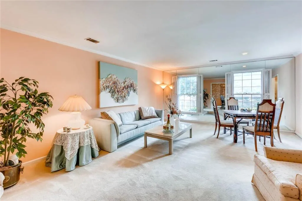 516 The North Chace, Sandy Springs, Georgia 30328, 3 Bedrooms Bedrooms, ,2 BathroomsBathrooms,Residential,Sold,516 The North Chace,5836833