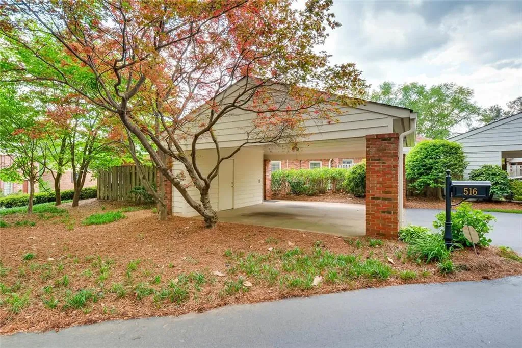 516 The North Chace, Sandy Springs, Georgia 30328, 3 Bedrooms Bedrooms, ,2 BathroomsBathrooms,Residential,Sold,516 The North Chace,5836833