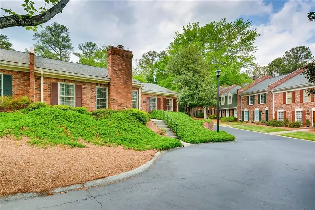 516 The North Chace, Sandy Springs, Georgia 30328, 3 Bedrooms Bedrooms, ,2 BathroomsBathrooms,Residential,Sold,516 The North Chace,5836833