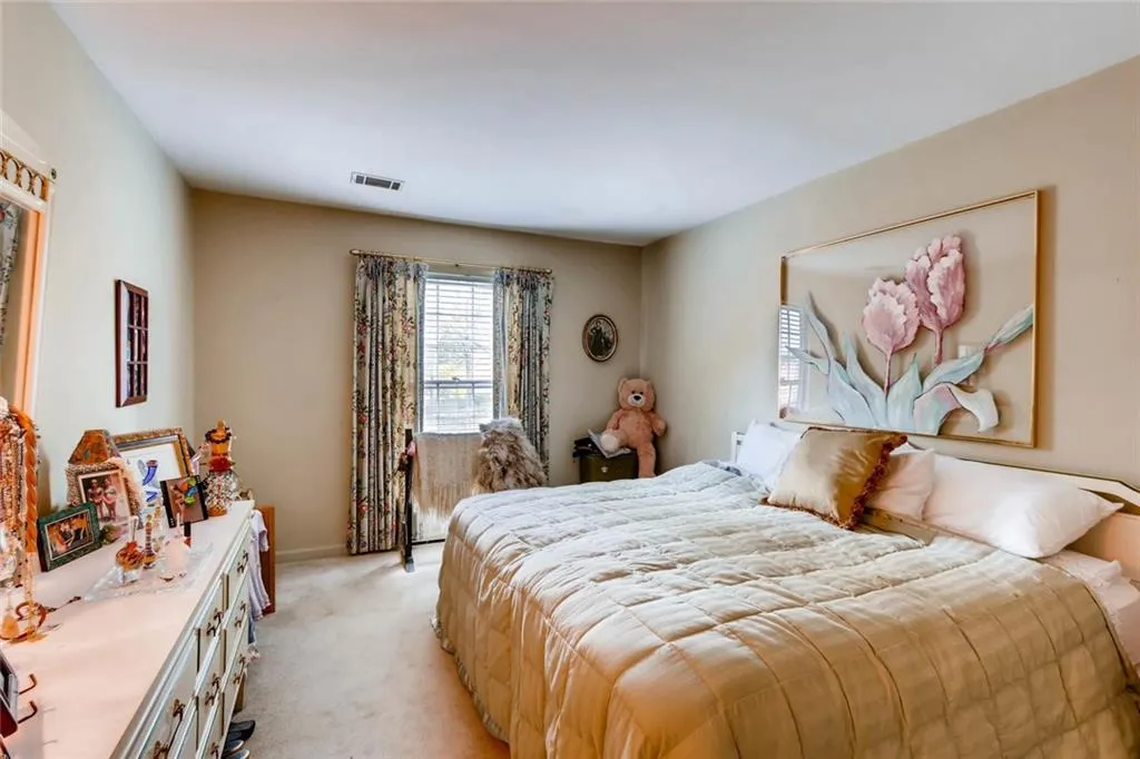 516 The North Chace, Sandy Springs, Georgia 30328, 3 Bedrooms Bedrooms, ,2 BathroomsBathrooms,Residential,Sold,516 The North Chace,5836833