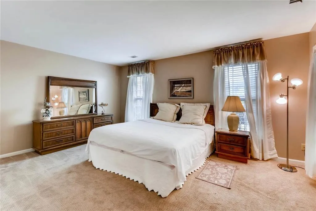 516 The North Chace, Sandy Springs, Georgia 30328, 3 Bedrooms Bedrooms, ,2 BathroomsBathrooms,Residential,Sold,516 The North Chace,5836833