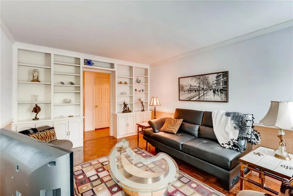 516 The North Chace, Sandy Springs, Georgia 30328, 3 Bedrooms Bedrooms, ,2 BathroomsBathrooms,Residential,Sold,516 The North Chace,5836833