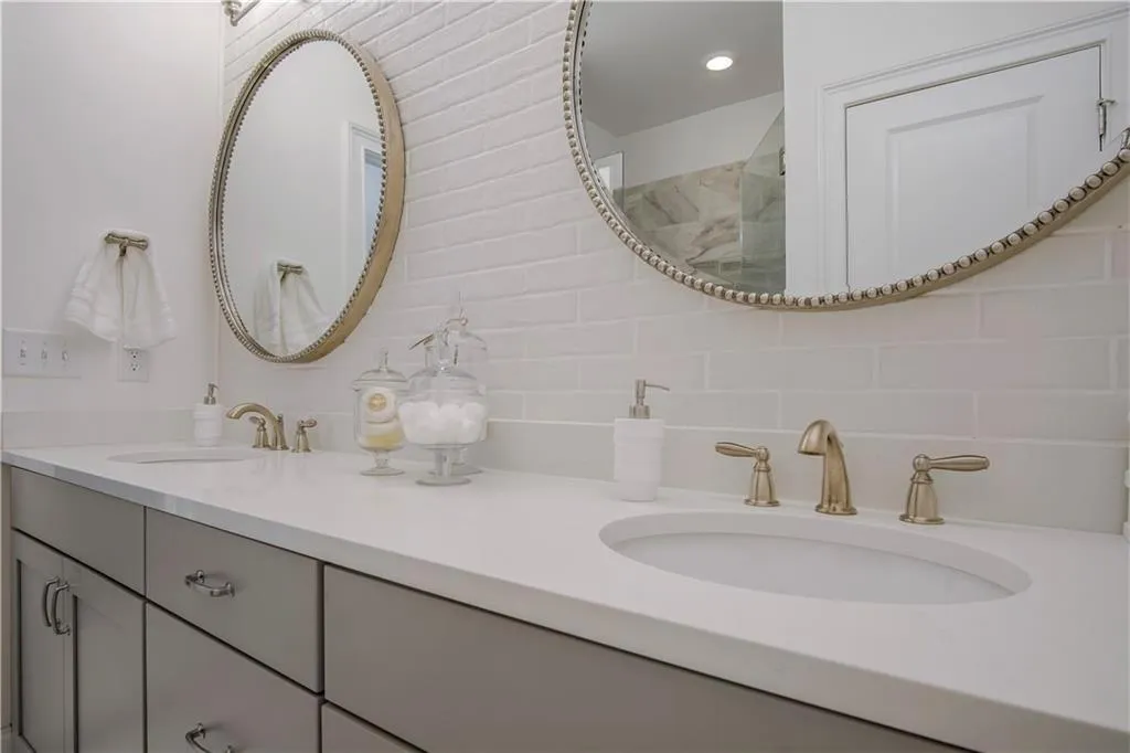 6605 Encore Boulevard, Sandy Springs, Georgia 30328, 4 Bedrooms Bedrooms, ,4 BathroomsBathrooms,Residential,Sold,6605 Encore Boulevard,6928669