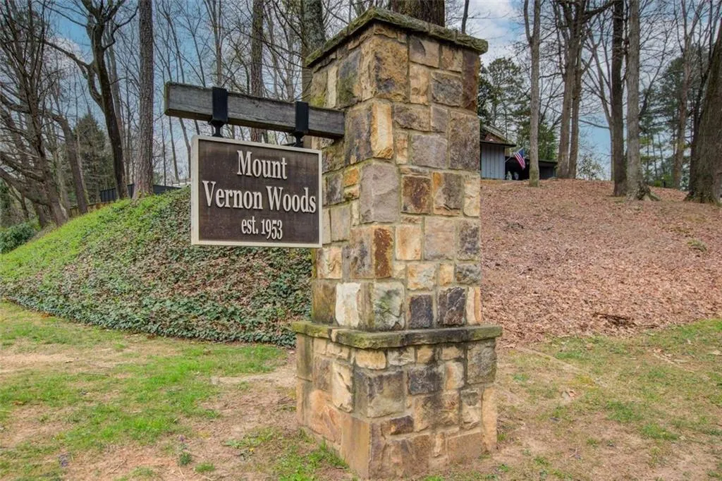 709 Carriage Drive, Sandy Springs, Georgia 30328, 4 Bedrooms Bedrooms, ,2 BathroomsBathrooms,Residential,Sold,709 Carriage Drive,7192699