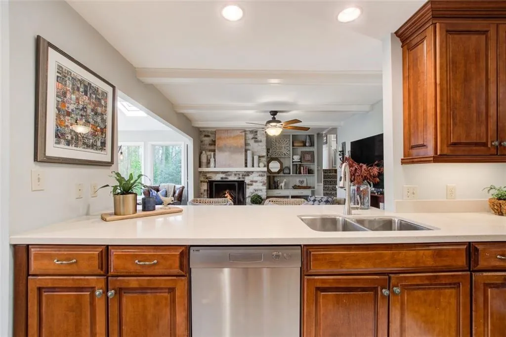 709 Carriage Drive, Sandy Springs, Georgia 30328, 4 Bedrooms Bedrooms, ,2 BathroomsBathrooms,Residential,Sold,709 Carriage Drive,7192699