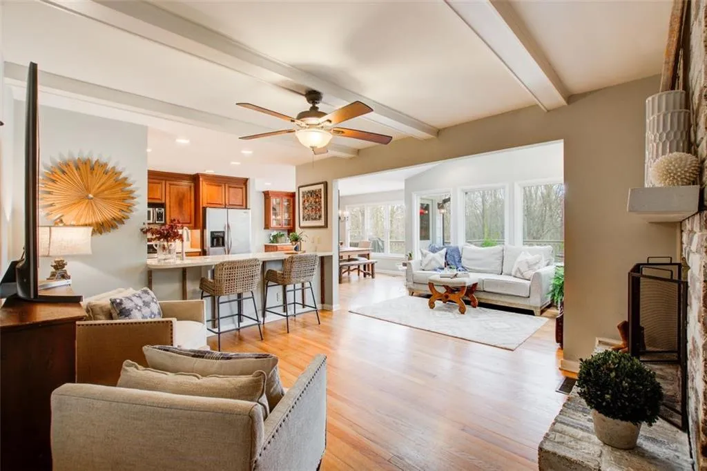 709 Carriage Drive, Sandy Springs, Georgia 30328, 4 Bedrooms Bedrooms, ,2 BathroomsBathrooms,Residential,Sold,709 Carriage Drive,7192699