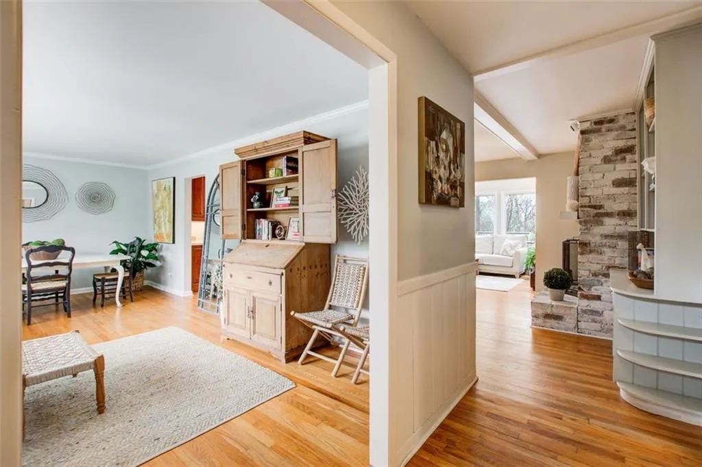 709 Carriage Drive, Sandy Springs, Georgia 30328, 4 Bedrooms Bedrooms, ,2 BathroomsBathrooms,Residential,Sold,709 Carriage Drive,7192699