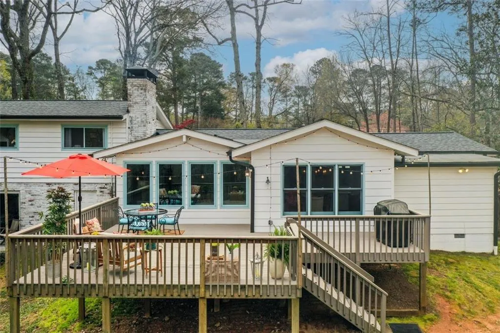 709 Carriage Drive, Sandy Springs, Georgia 30328, 4 Bedrooms Bedrooms, ,2 BathroomsBathrooms,Residential,Sold,709 Carriage Drive,7192699