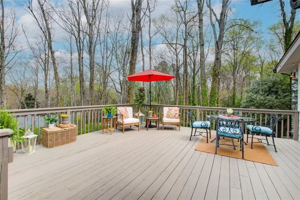 709 Carriage Drive, Sandy Springs, Georgia 30328, 4 Bedrooms Bedrooms, ,2 BathroomsBathrooms,Residential,Sold,709 Carriage Drive,7192699