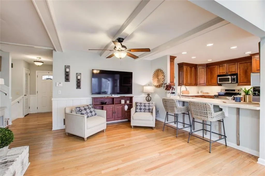 709 Carriage Drive, Sandy Springs, Georgia 30328, 4 Bedrooms Bedrooms, ,2 BathroomsBathrooms,Residential,Sold,709 Carriage Drive,7192699