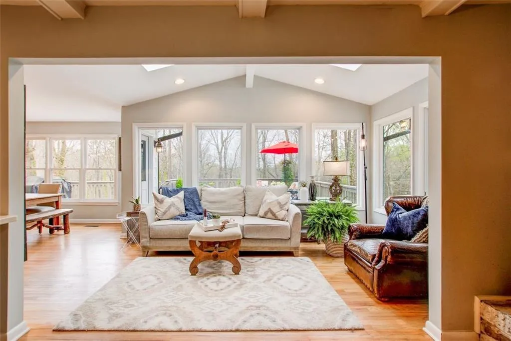 709 Carriage Drive, Sandy Springs, Georgia 30328, 4 Bedrooms Bedrooms, ,2 BathroomsBathrooms,Residential,Sold,709 Carriage Drive,7192699