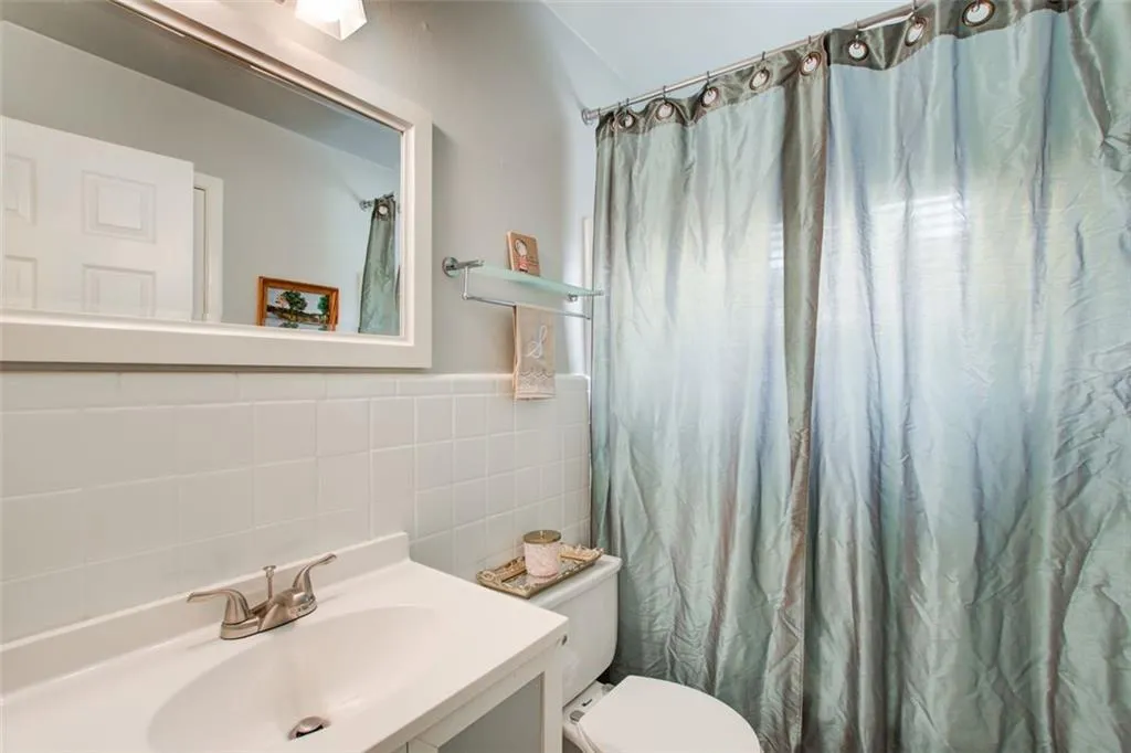 709 Carriage Drive, Sandy Springs, Georgia 30328, 4 Bedrooms Bedrooms, ,2 BathroomsBathrooms,Residential,Sold,709 Carriage Drive,7192699
