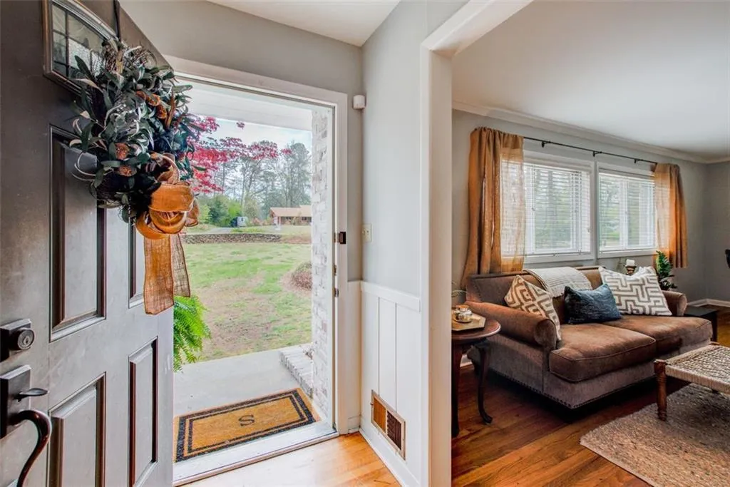709 Carriage Drive, Sandy Springs, Georgia 30328, 4 Bedrooms Bedrooms, ,2 BathroomsBathrooms,Residential,Sold,709 Carriage Drive,7192699