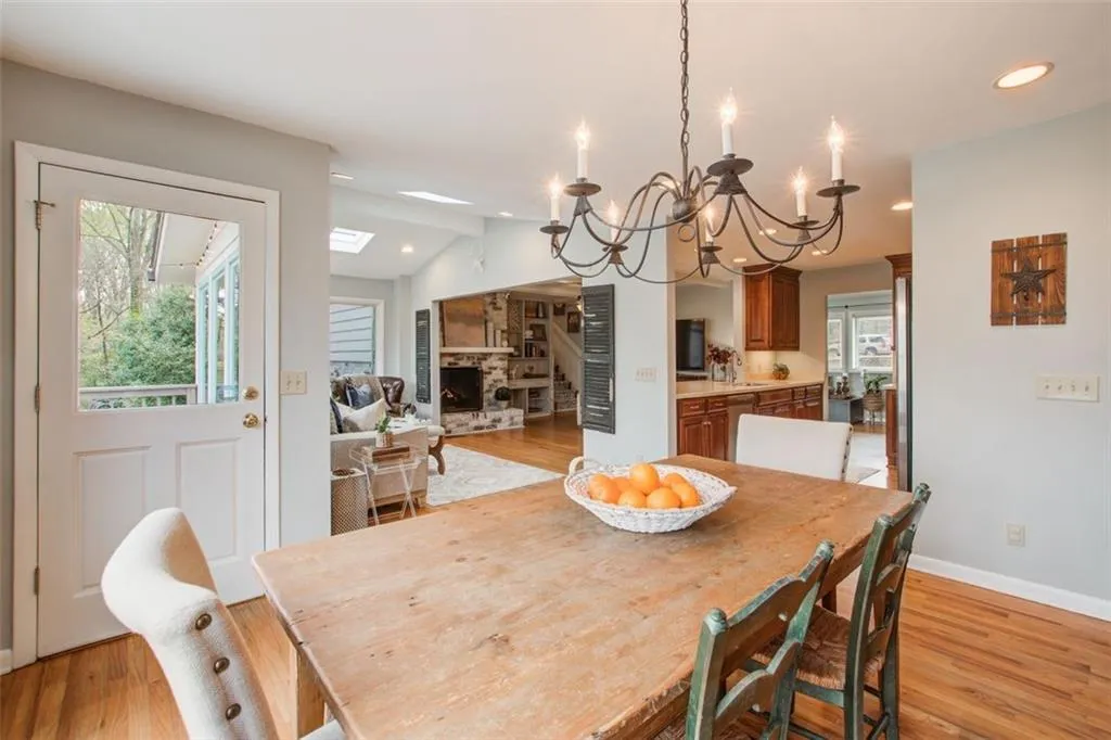 709 Carriage Drive, Sandy Springs, Georgia 30328, 4 Bedrooms Bedrooms, ,2 BathroomsBathrooms,Residential,Sold,709 Carriage Drive,7192699